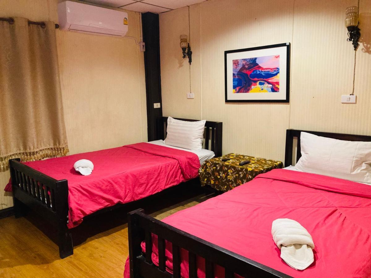 Noom Guesthouse Lop Buri Exteriör bild