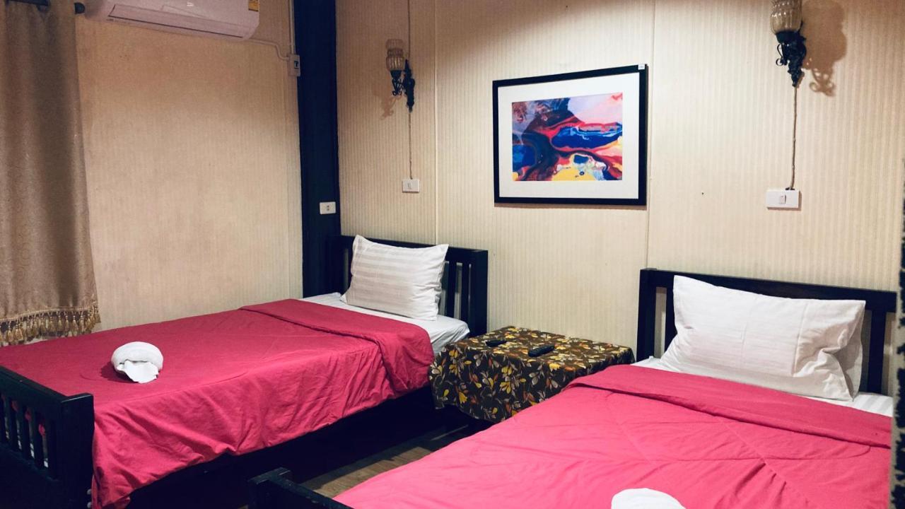 Noom Guesthouse Lop Buri Exteriör bild