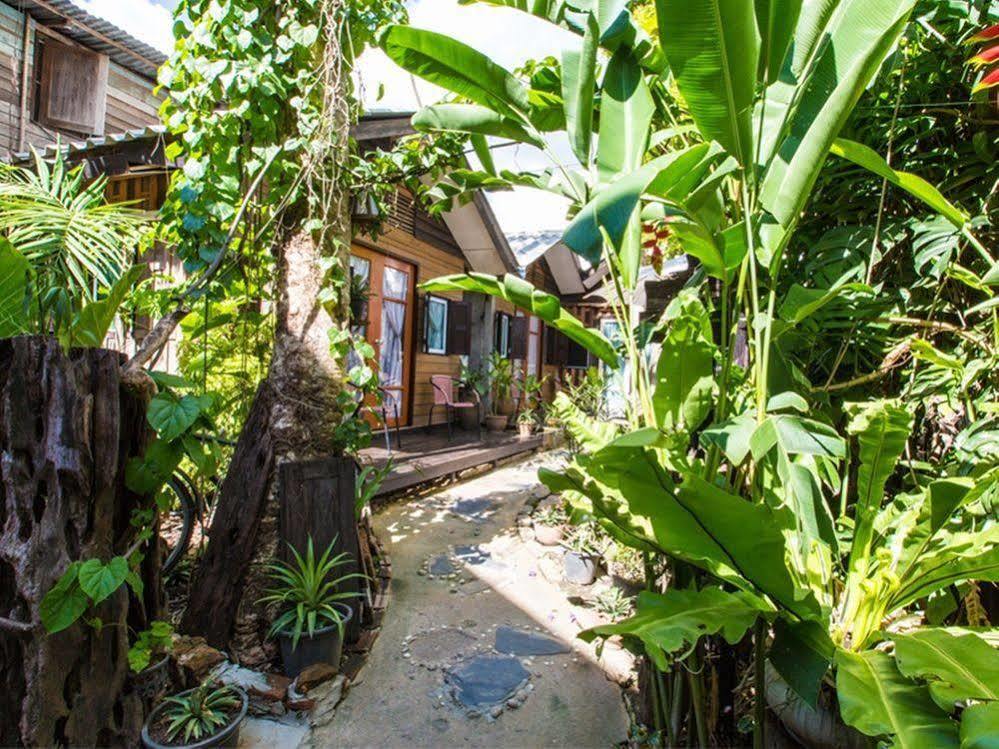Noom Guesthouse Lop Buri Exteriör bild