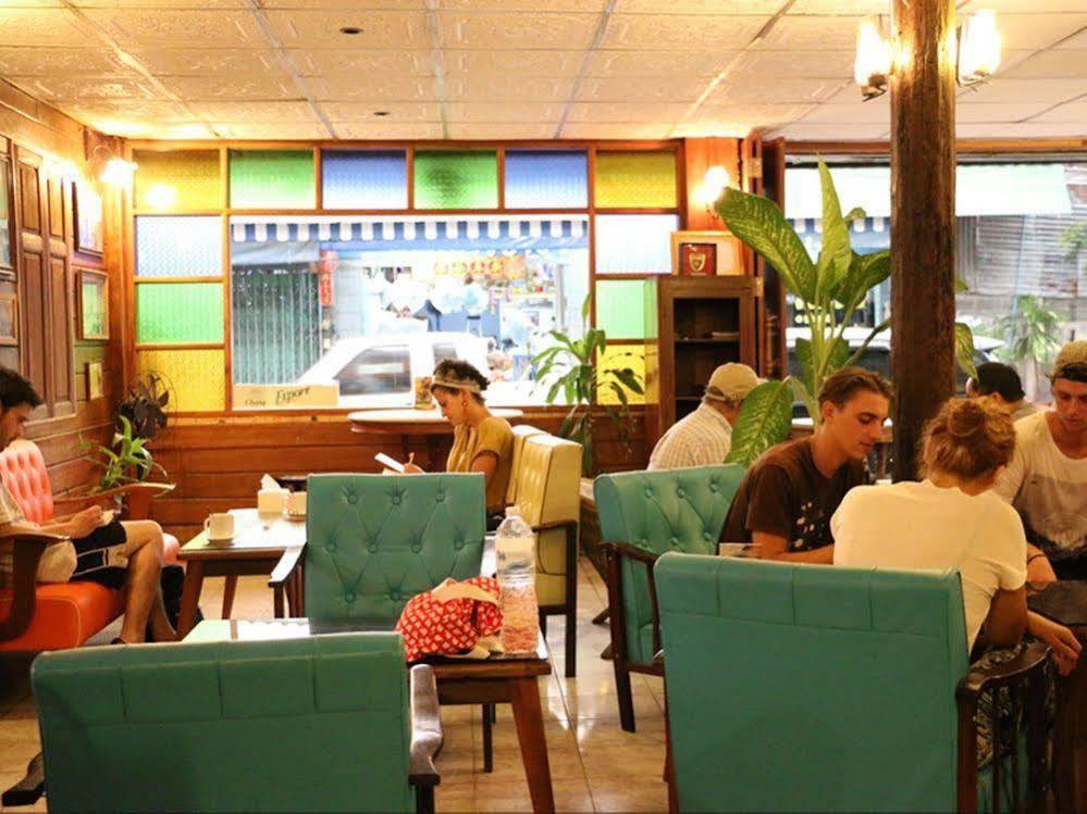 Noom Guesthouse Lop Buri Exteriör bild