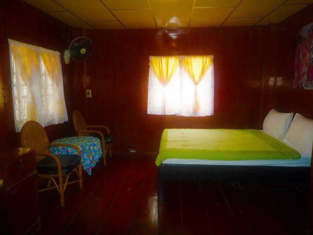 Noom Guesthouse Lop Buri Exteriör bild